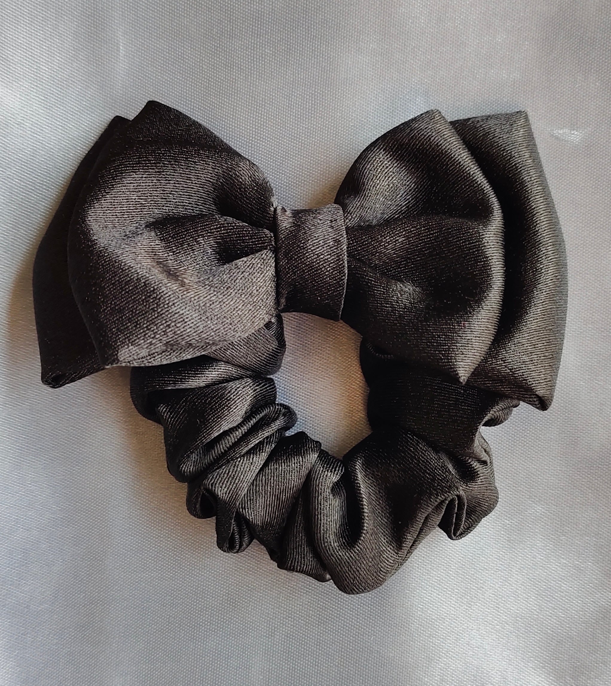 SILK BOW SCRUNCHIE